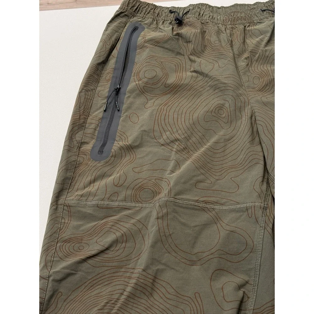 Nike Tech Open-Hem Woven Pants L Olive Topographic Print Straight Leg IM7838-325